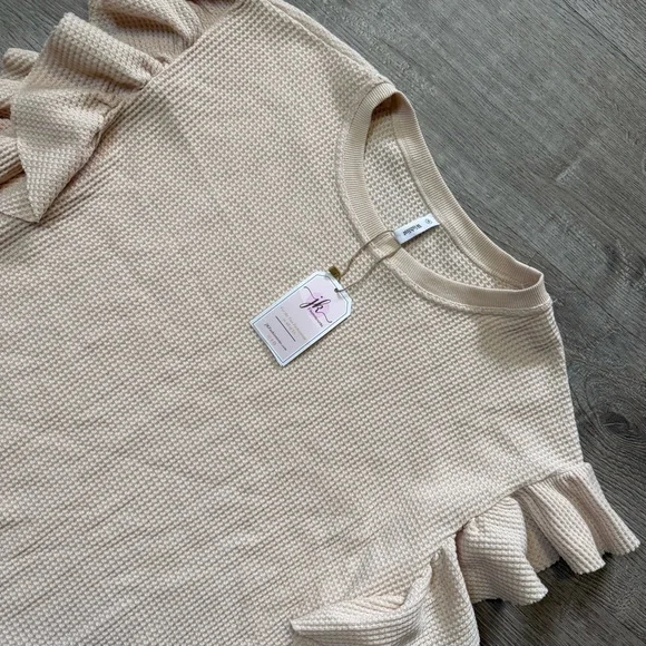 •WISHLIST• WAFFLE KNIT RUFFLE TOP - Picture 4 of 6